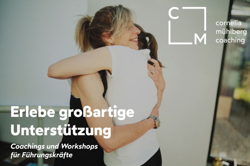 Zwei Personen umarmen sich, die Bildunterschrift besagt, "Erlebe großartige Unterstützung"