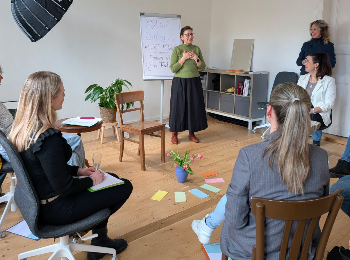 Teilnehmerinnen des Workshops Soft Power – Frauen in Führung sprechen über ihre Erfahrungen, Cornelia Mühlberg